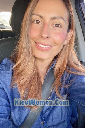 225607 - Laura Age: 37 - Costa Rica