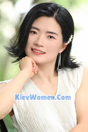 228530 - Yanping Age: 45 - China